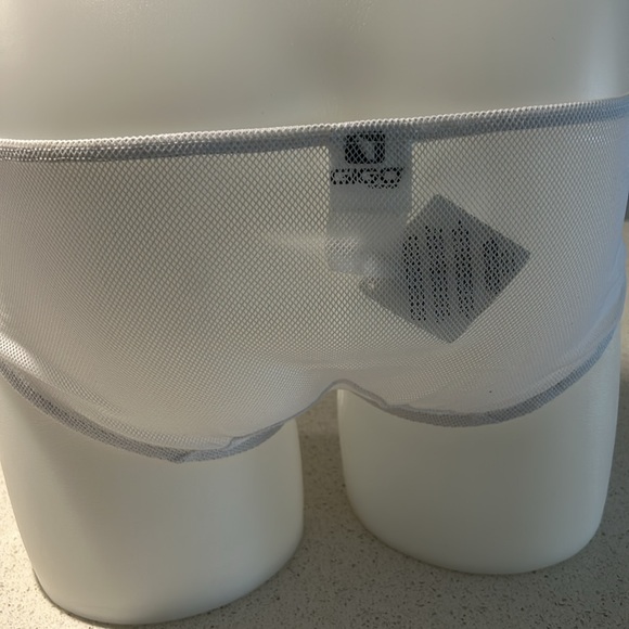 New all mesh comfort brief - Picture 3 of 10